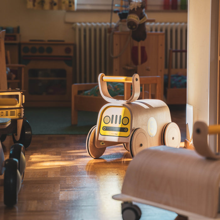 Mamatoyz Racer – Lauflernwagen aus Holz mit einstellbarer Geschwindigkeit