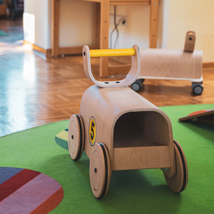 Mamatoyz Racer – Lauflernwagen aus Holz mit einstellbarer Geschwindigkeit