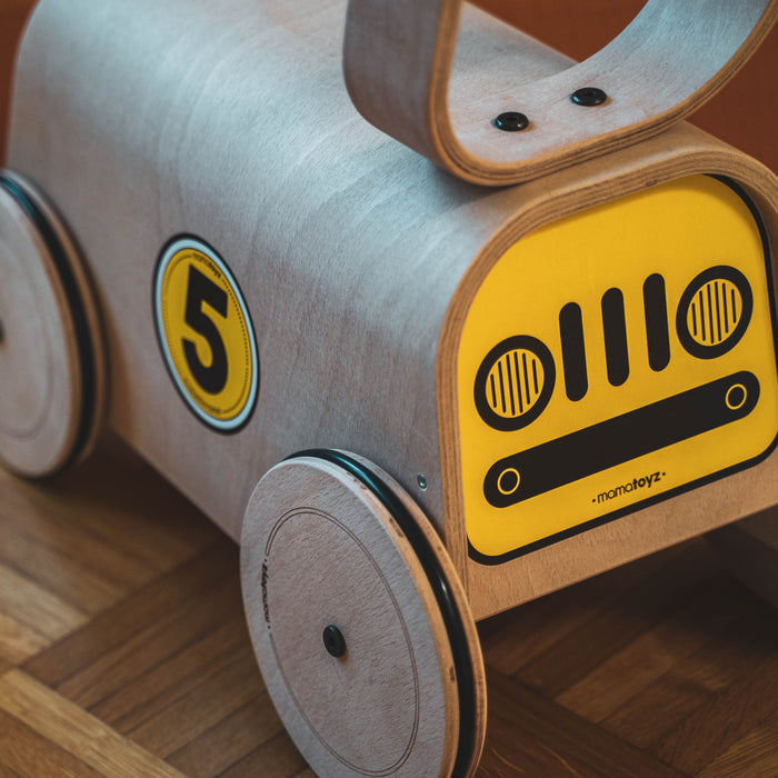 Mamatoyz Racer – Lauflernwagen aus Holz mit einstellbarer Geschwindigkeit