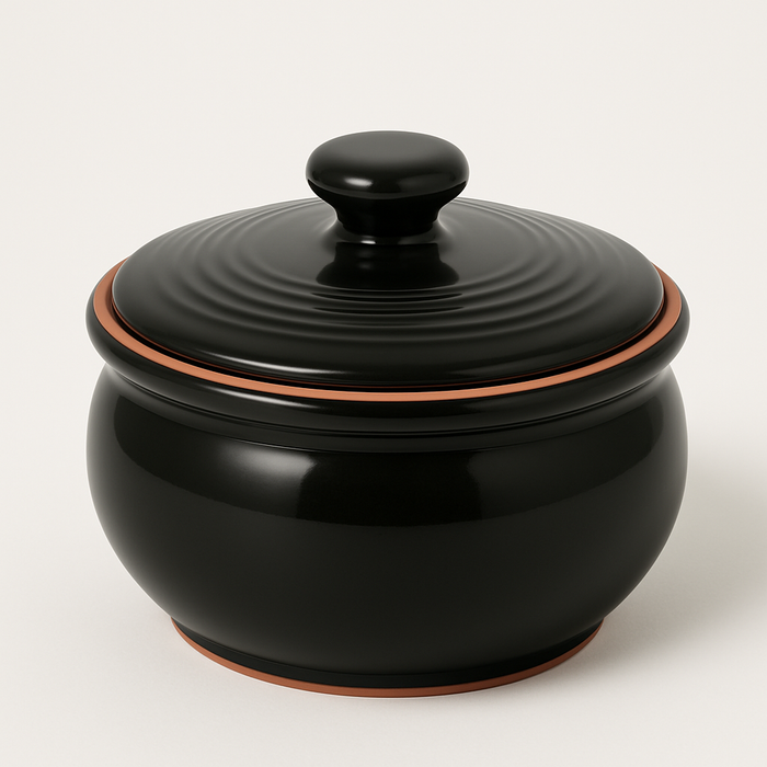 Aspira Home - Schmortopf, Tontopf, Güvec Topf, Bräter, Kochtopf aus Naturton - Schwarz glasiert mit Deckel - 24cm x 12cm - ca. 2 Liter Volumen